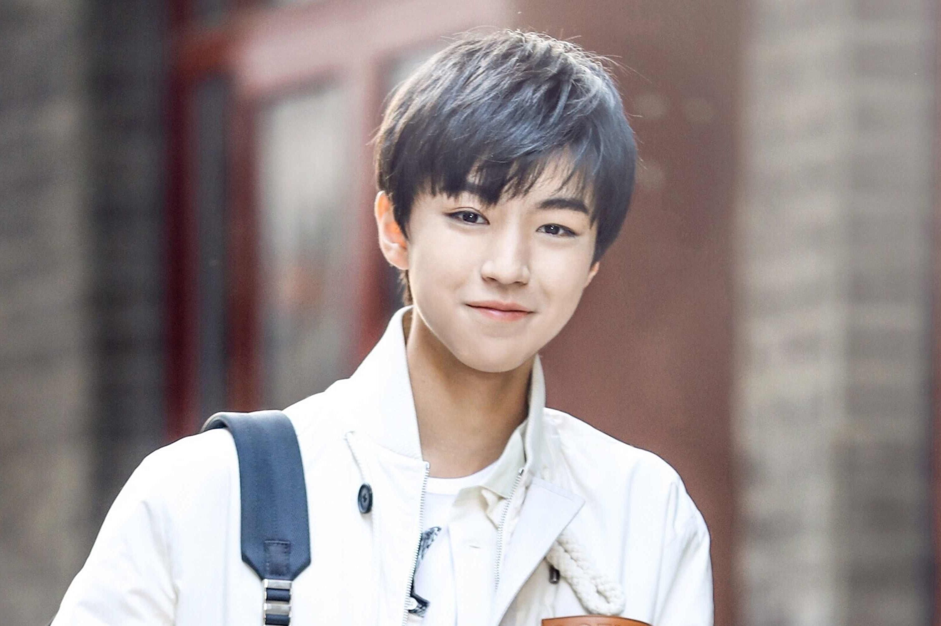 网传王一博资源向王俊凯倾斜，超低价拿下代言，王俊凯被替换