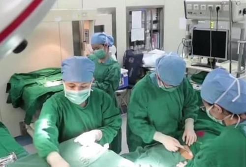 自愈能力|剖腹产划伤孩子头部,医生很快就会好的,7年后家长找上医院