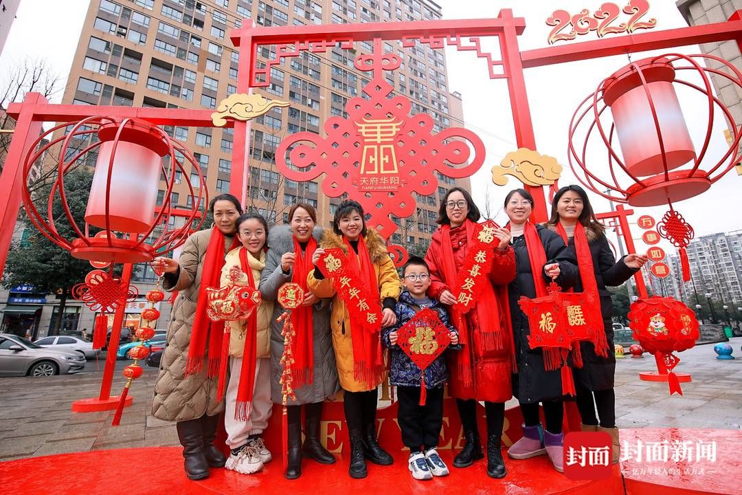 新春|氛围营造配上“祝福盲盒” 天府新区华阳街道花式迎新春