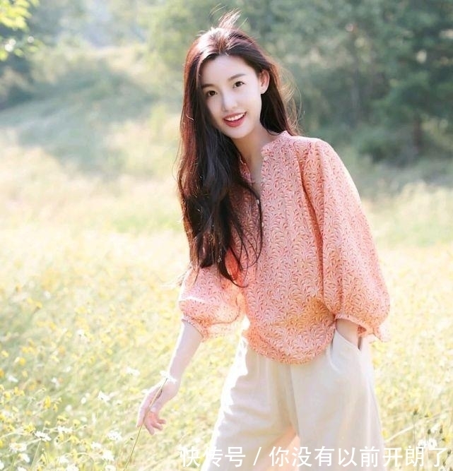 宽松|怎么穿搭才能成为精致的女人？简约休闲风就很高级，值得细细品味