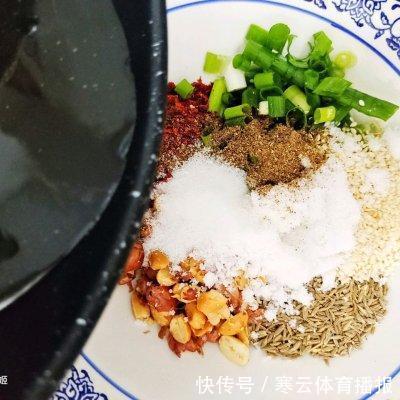 搅拌均匀|下班还点啥外卖,这道比麻辣烫还好吃的麻辣拌快到飞起