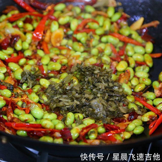 毛豆|香辣毛豆米炒小鱼干,看起来好开胃的样子