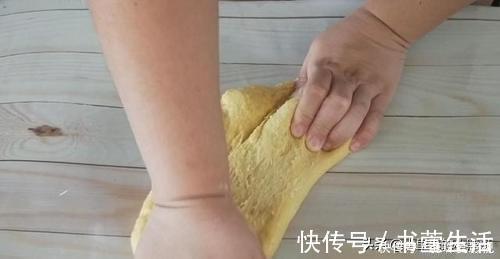面包|教你面包最简单的做法，不用烤箱不用蒸，暄软拉丝，再也不用买了