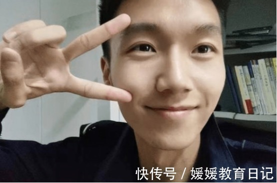 中国人民公安大学|开幕式上的“假笑男孩”火了,学历很惊艳,优秀的学生更加努力