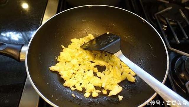 在家这么做韭菜水煎包,酥脆松软,营养无添加,上桌家人抢着吃