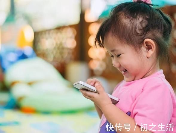 网络|该不该让孩子玩手机?世卫组织建议:接触网络不建议早于这一年龄