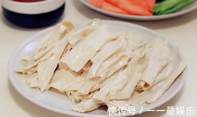 浸泡|立秋之后,补钙化痰多吃腐竹,2种素菜炒一盘,真比肉还香