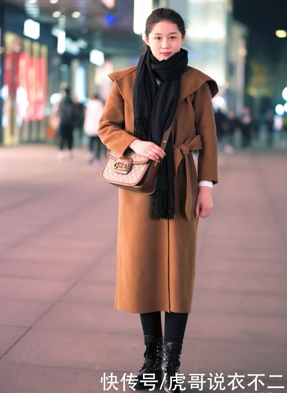 打底裤简直是冬季的“百搭神器”，让搭配变简单，保暖时尚都OK