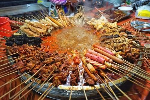  南疆的这个夜市，汇聚各种当地美食，非常有生活的气味