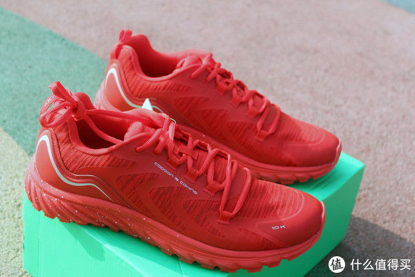 咕咚智能跑鞋10K Pro：带来科学与智能的跑步体验