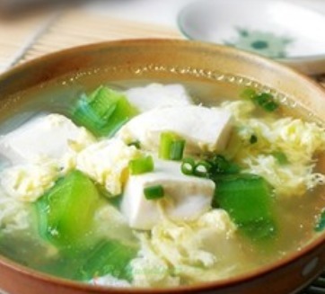 白菜炖豆腐，不要直接下锅炖！学会一招，汤汁香浓，嫩滑好吃