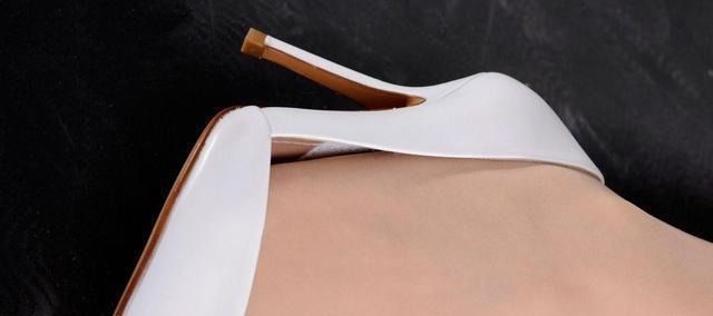 时尚 细跟高跟鞋陪伴女生走过了青春和成熟,充满活力和自信