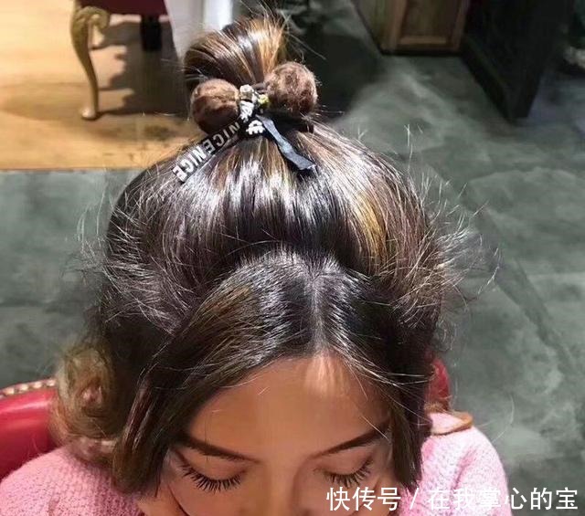 建议女士们出门，别披头散发！一定要扎个头发，不仅减龄更加干练！