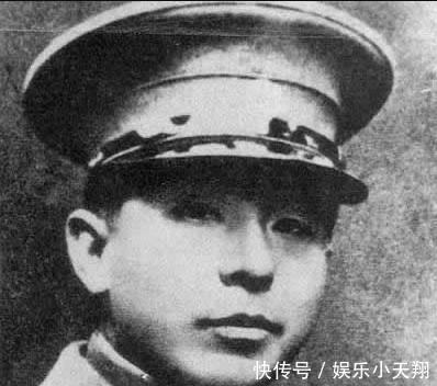 照片|100岁时的少帅张学良稀有照片,身边这个女孩子一直陪伴在他身边!