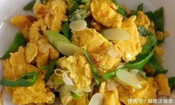 入少许食|鸡蛋加“它”炒,腰腿不酸,刮油排毒素,皮肤水灵,肾脏更年轻