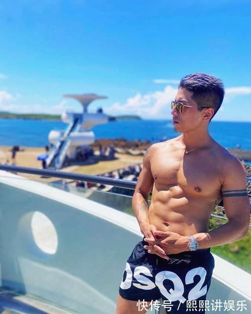 臂肌|痞帅纹身男的肌肉真扎实,胸肌、腹肌、臂肌好精壮,人鱼线很性感