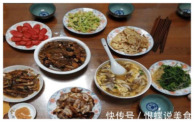 城里岳父母来家里赏花，我特意下厨招待，饭后夸我老婆嫁对人了！