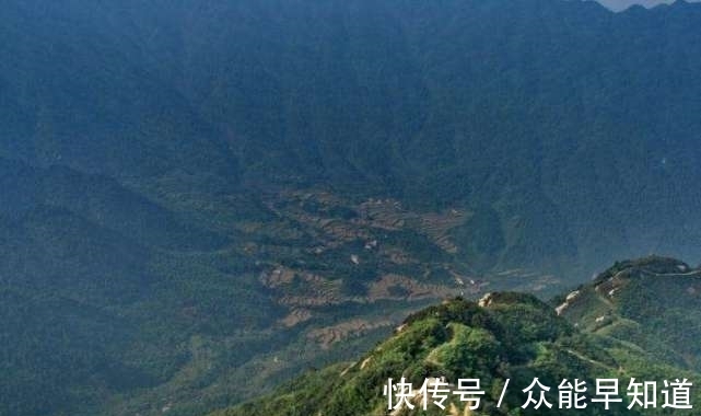 毛主席#百年前,一位秀才在此山写了首诗,没想百年后,一位伟人在此诞生