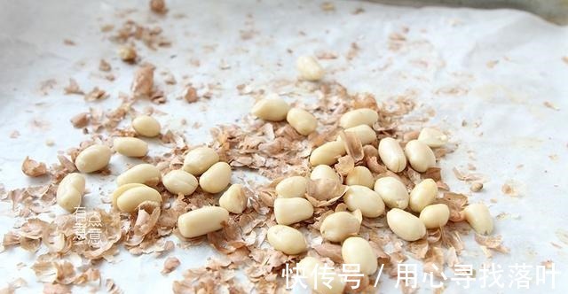 掉发|秋天到了,吃核桃栗子不如吃它,经常掉发多吃点,泡着吃真香啊!