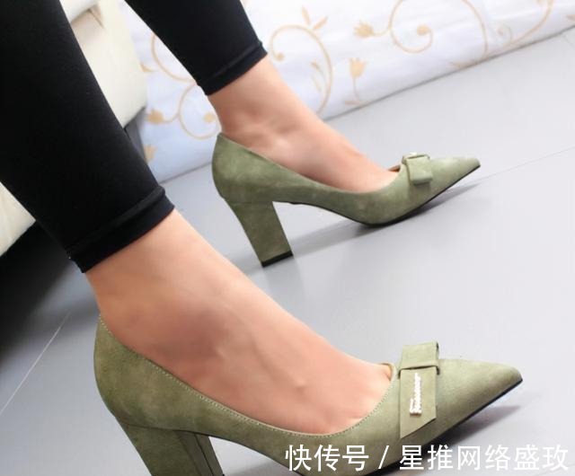 浅口|高跟鞋虽性感，但今年流行低跟鞋，优雅时尚有气质还不累脚