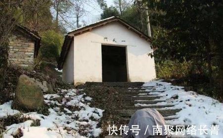 释正弘#他是中国真正的苦行僧,三步一拜走完四大名山,脚上茧比鞋底还硬