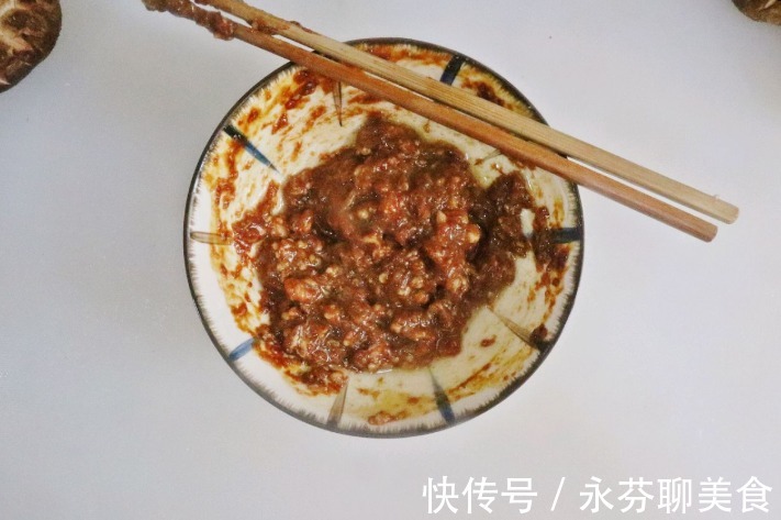 菇面|好吃到舔盘的土豆肉末拌面,酱香浓郁,一碗根本就不够吃