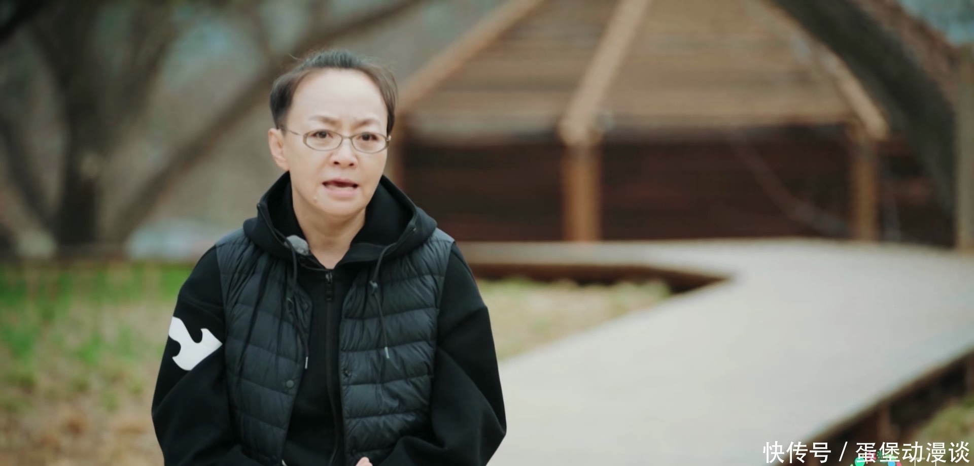 花儿与少年|《桃花坞》:初次见面成大型社死现场,九个小细节你注意到了吗?