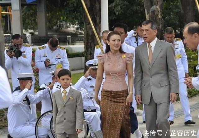 诗尼娜贵妃和苏提达王后争斗多年,早在西拉米王妃时期已经开始