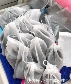 每次路过咖啡店我都会去要一包免费的咖啡渣,它的妙用实在是不少