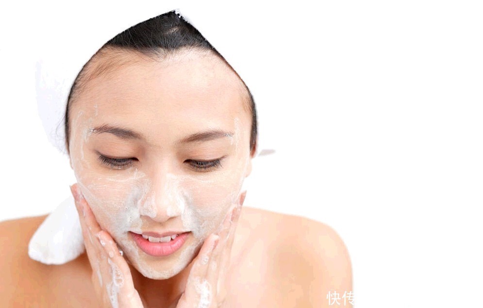 女生|4个错误的洗脸方式你踩雷了吗女生再不注意,皮肤越洗越差