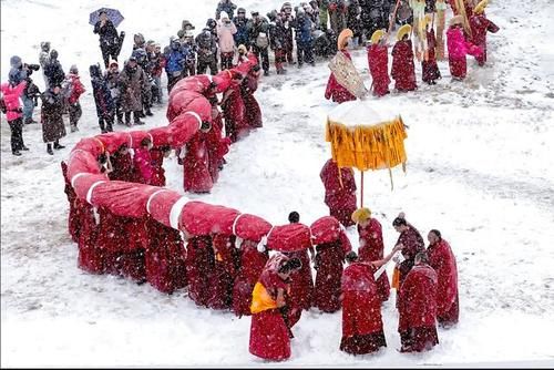 拜佛|拜佛天天见，见过雪中“晒佛”吗？