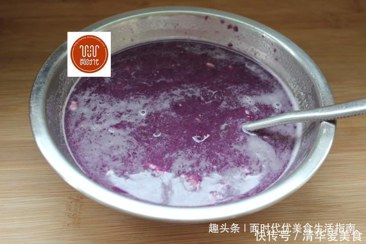 好吃|紫薯发糕最简单做法,筷子搅一搅,甜而不腻,出锅比蛋糕柔软好吃