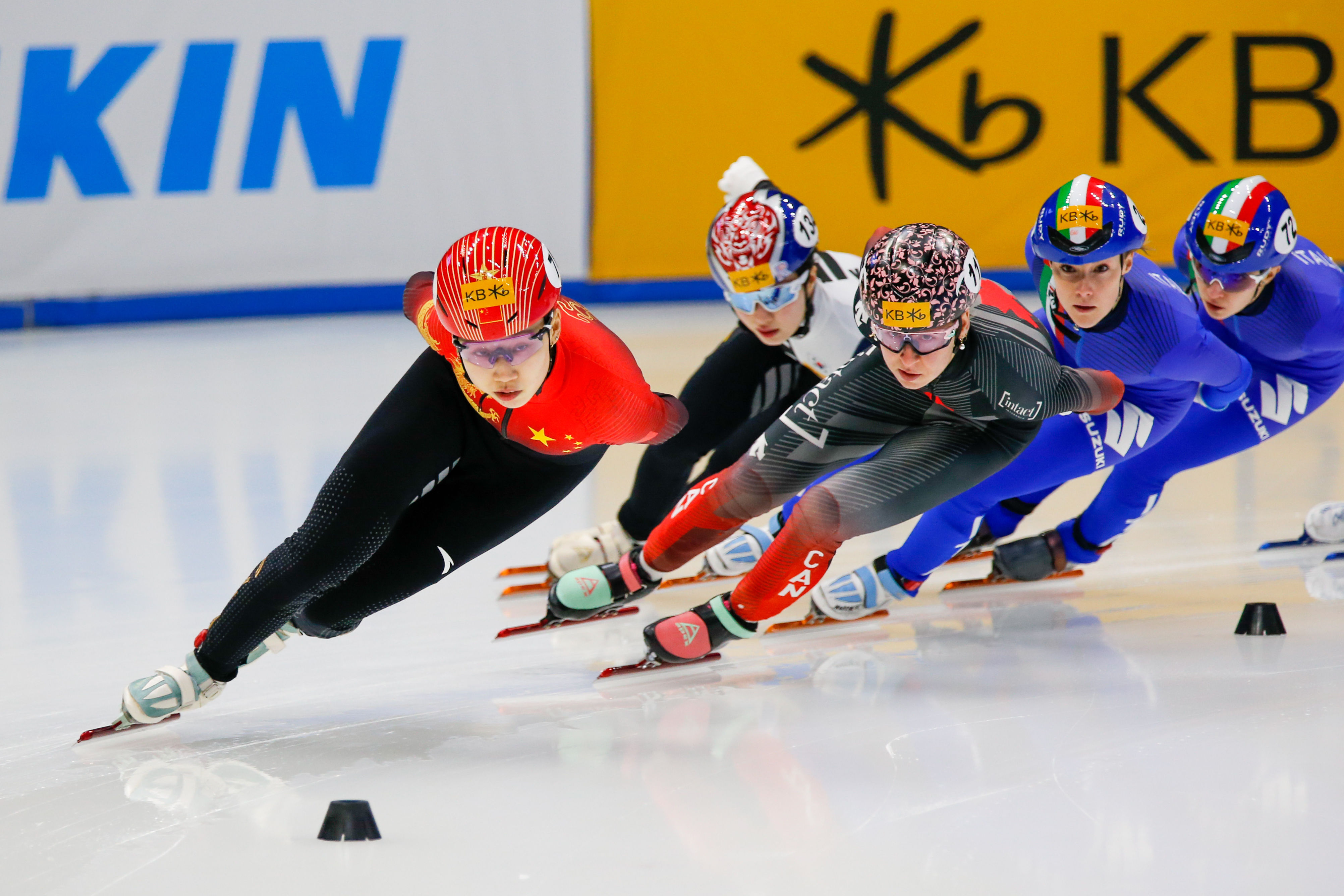 2023年短道速滑世锦赛：中国男队闯入5000米接力A组决赛