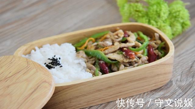 老厨师酒后揭秘:不论炒任何肉,只要多放一勺它,爽滑干脆不粘锅