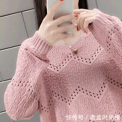 优雅|最近超火一款薄毛衣:叫“樱花粉”,春天搭小脚裤,贼美贼显年轻