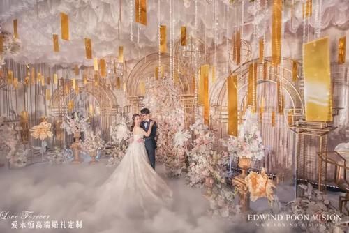 浪漫而又温馨的香槟金色+粉色系婚礼，你喜欢这种色系的搭配吗？