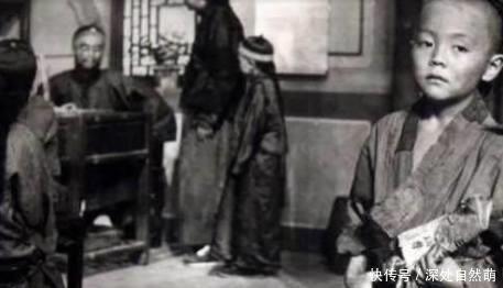 抚养|老人说自己被太监抚养大，拿出来一件宝贝，专家说这是溥仪用的！