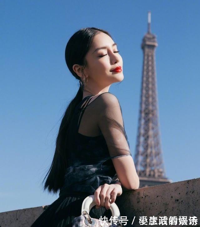 青木 别再染“挂耳染”了!今年秋天流行“奶茶发”,时髦减龄又气质