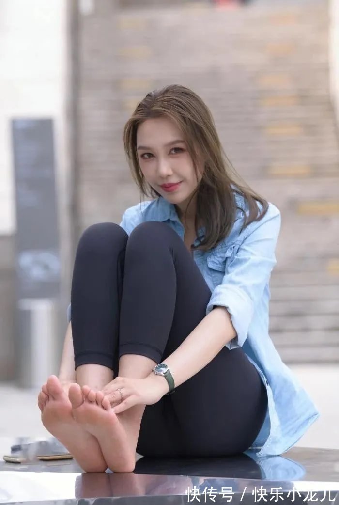 小姐姐 身材曼妙的美女小姐姐,穿瑜伽裤,展现出满满的青春活力