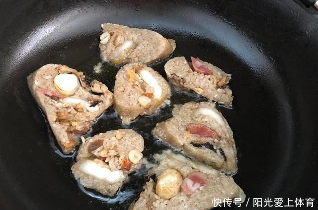 粽子太多吃不完,试试新吃法,既是主食也是小吃,上桌孩子抢着要!