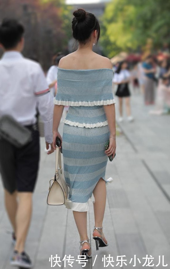 时尚清爽的针织裙,展现出优雅闲适的美