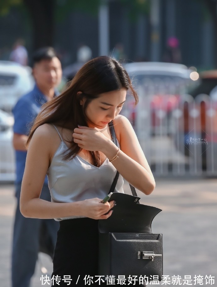 高跟鞋|高跟鞋穿着累脚,索性换成了“拖鞋”,“效果”差太多