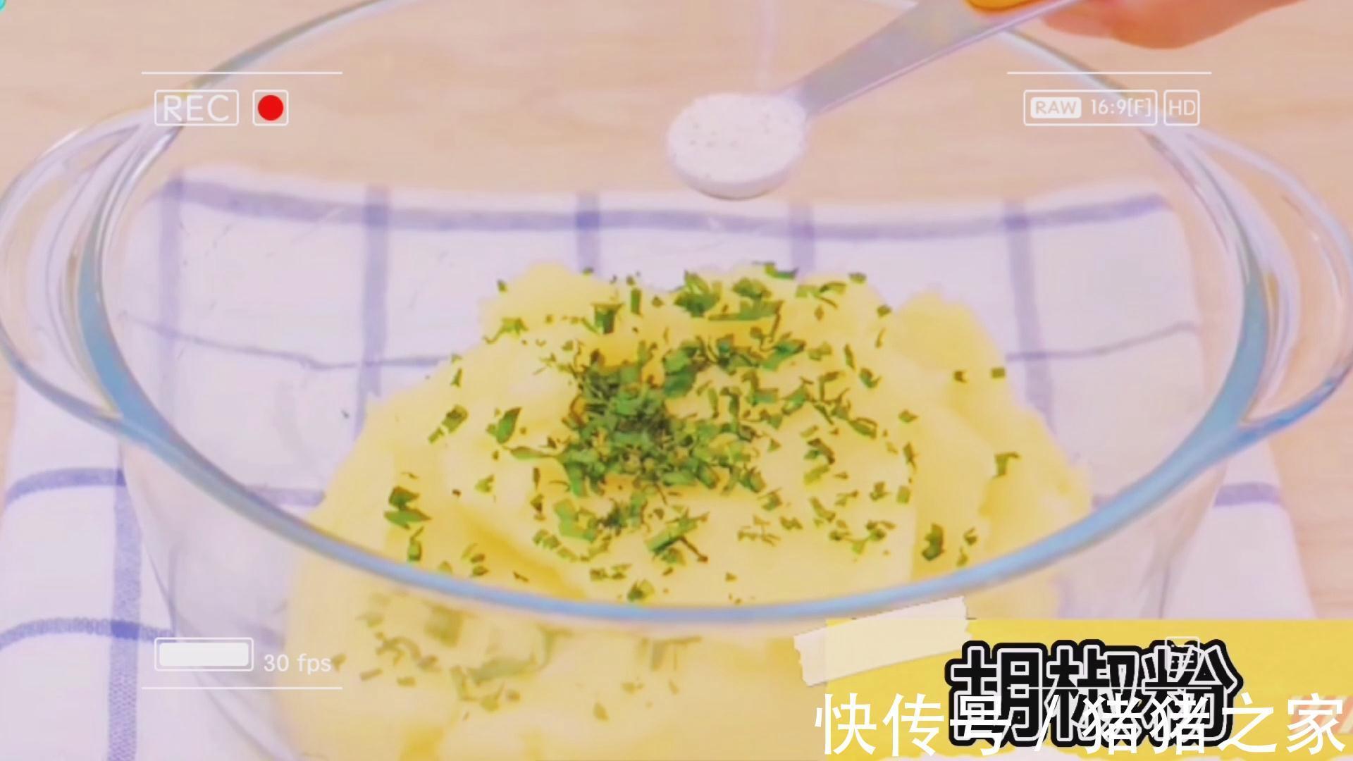 土豆奶酪条|又香又软的土豆奶酪条就制作完成了，还可拉丝哦！你喜欢吗？