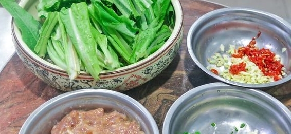 水煮肉片怎样做才好吃大厨教你小技巧,肉片滑嫩鲜香,开胃下饭