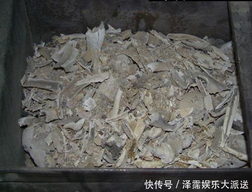 火葬场出上联:“早来晚来早晚得来”,看到下联很是讽刺