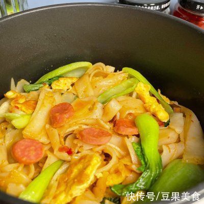 李子柒|#巨下饭的家常菜#快手炒河粉