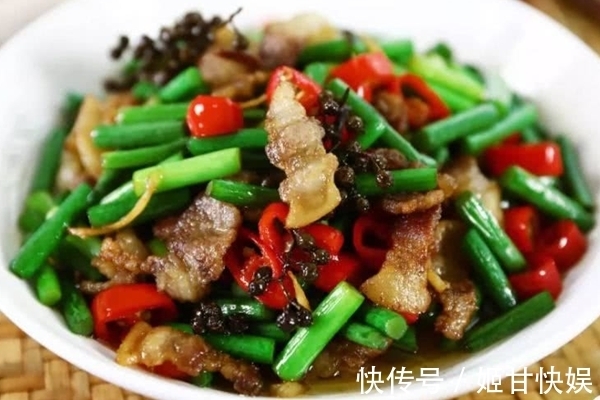 青蒜|最解馋下饭的辣椒小炒肉，做法简单，香辣适口，总是吃不够
