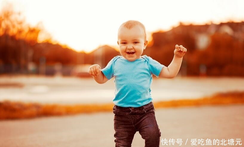 发育|宝宝学走路,这三个误区“害娃不浅”,很多父母经常做
