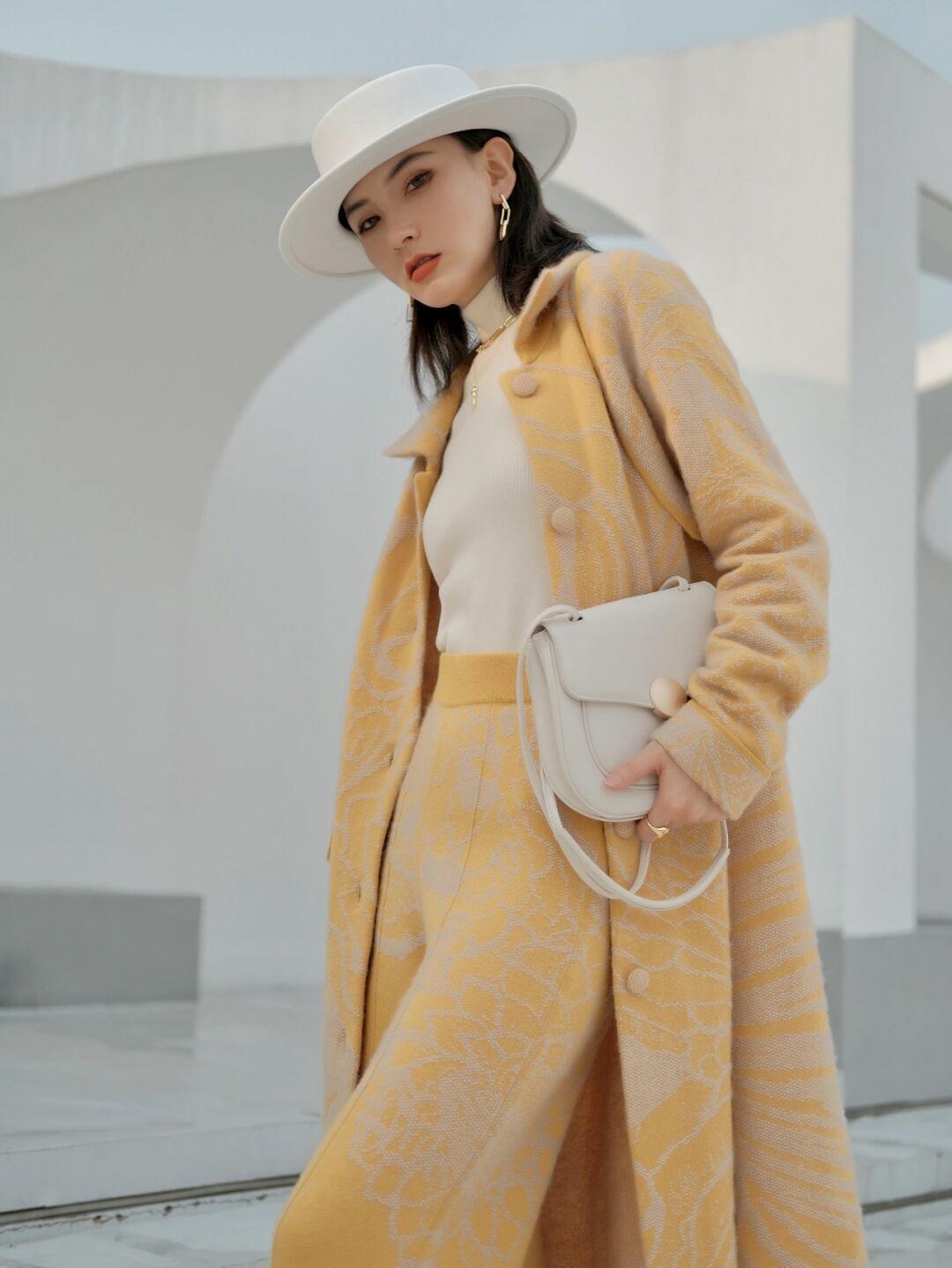 黑色|不会穿没关系,这4组“针织套装”的搭配经验分享给你,太优雅了