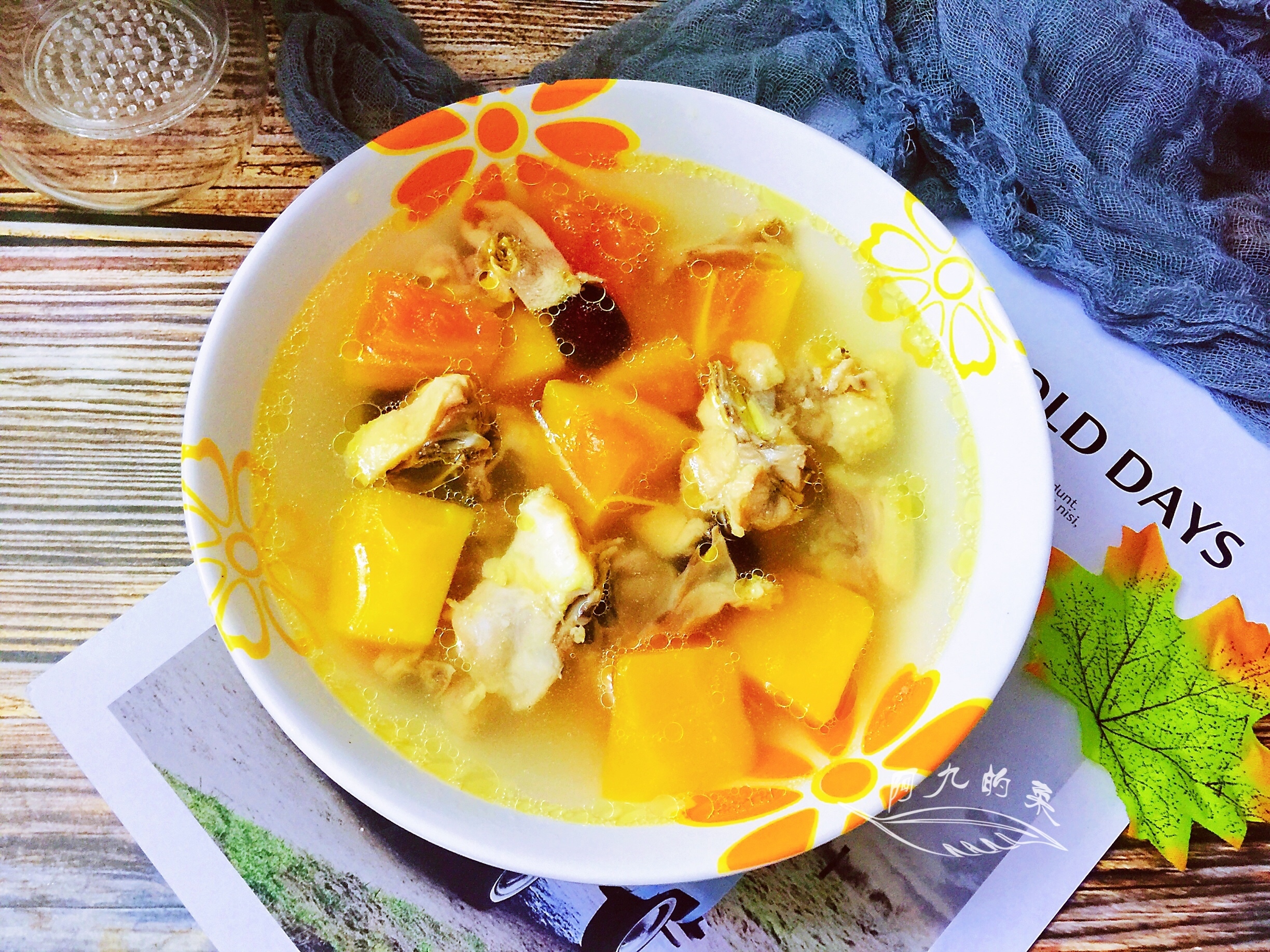 鸡肉|入秋后,煲鸡汤多加这2样食材,鲜甜又营养,好喝不上火